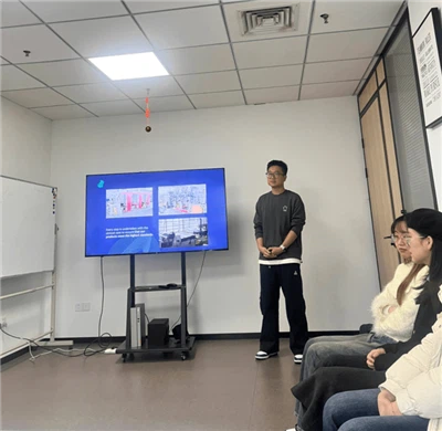 Lub Rooj Sib Tham Sib Tham Cov Neeg Ua Haujlwm-- ntim Hnab Txawv Tebchaws Kev...